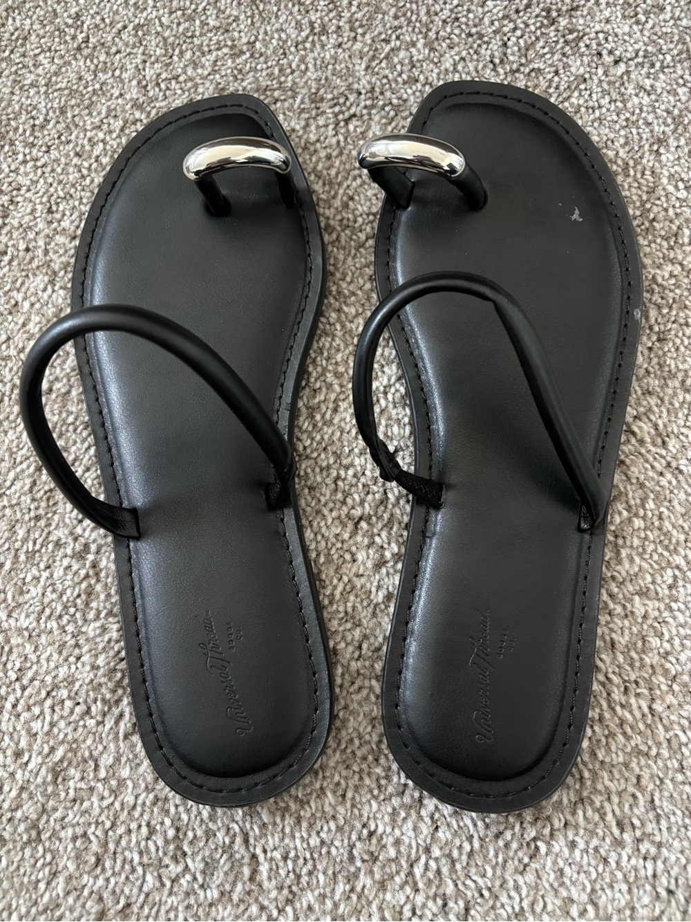 Universal Thread Black Footbed Sandals with White Straps and Gold Ring